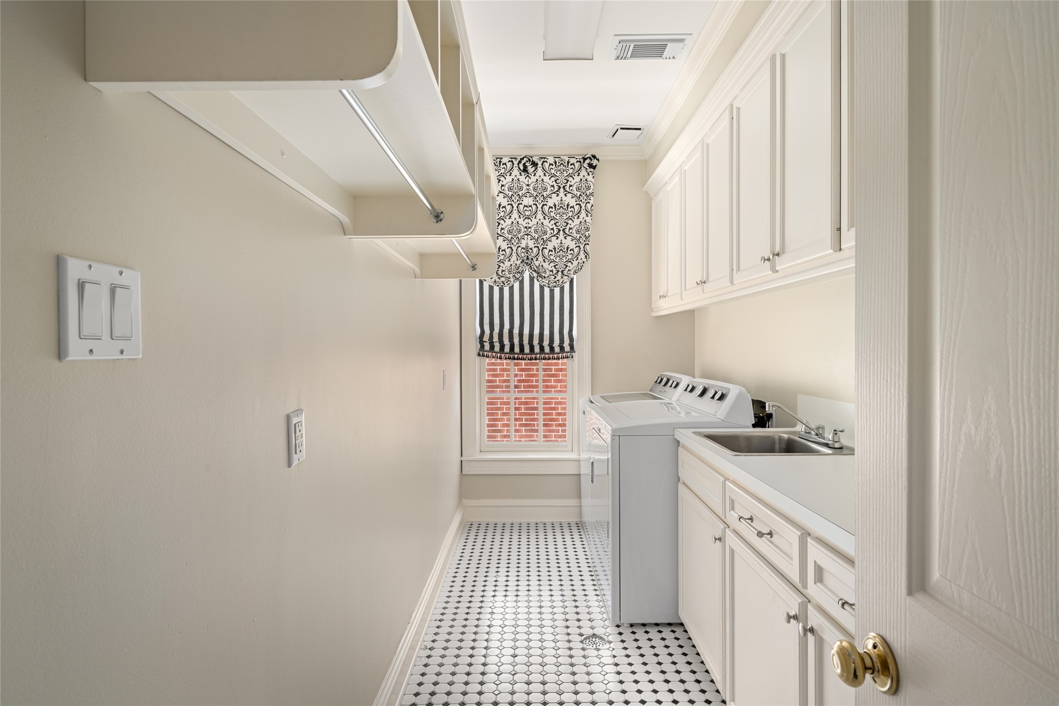 4223 Rice Boulevard Houston, TX 77005 - Photo 36 of 42 Laundry room upstairs.