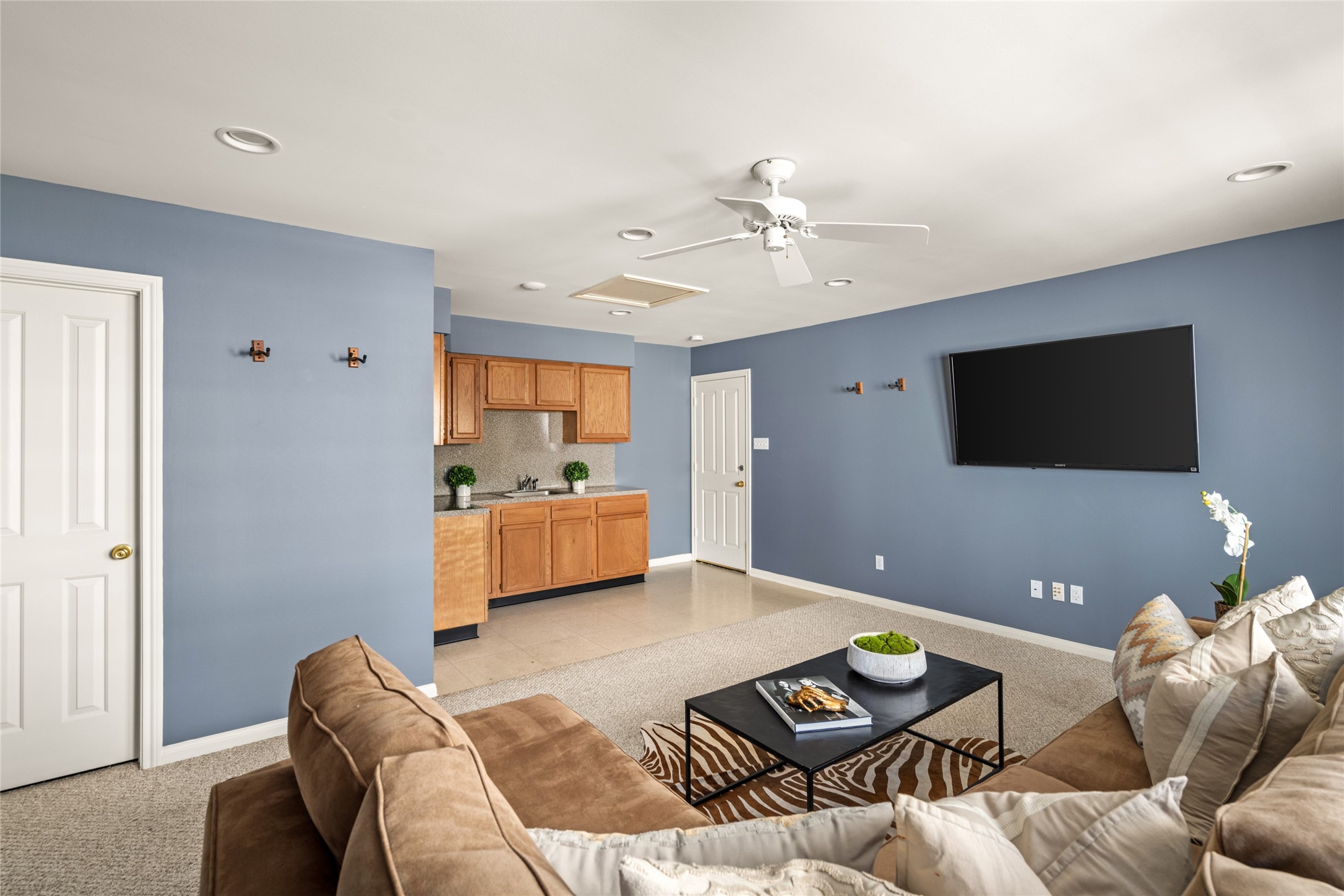 4223 Rice Boulevard Houston, TX 77005 - Photo 38 of 42 View of kitchenette in Garage apartment.