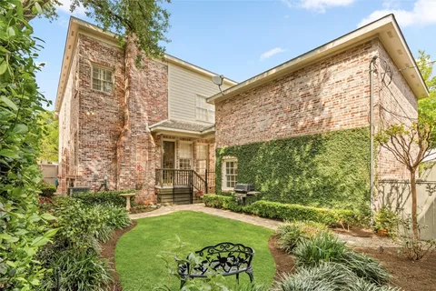 $1,725,000 | 4223 Rice Boulevard, Houston, TX 77005