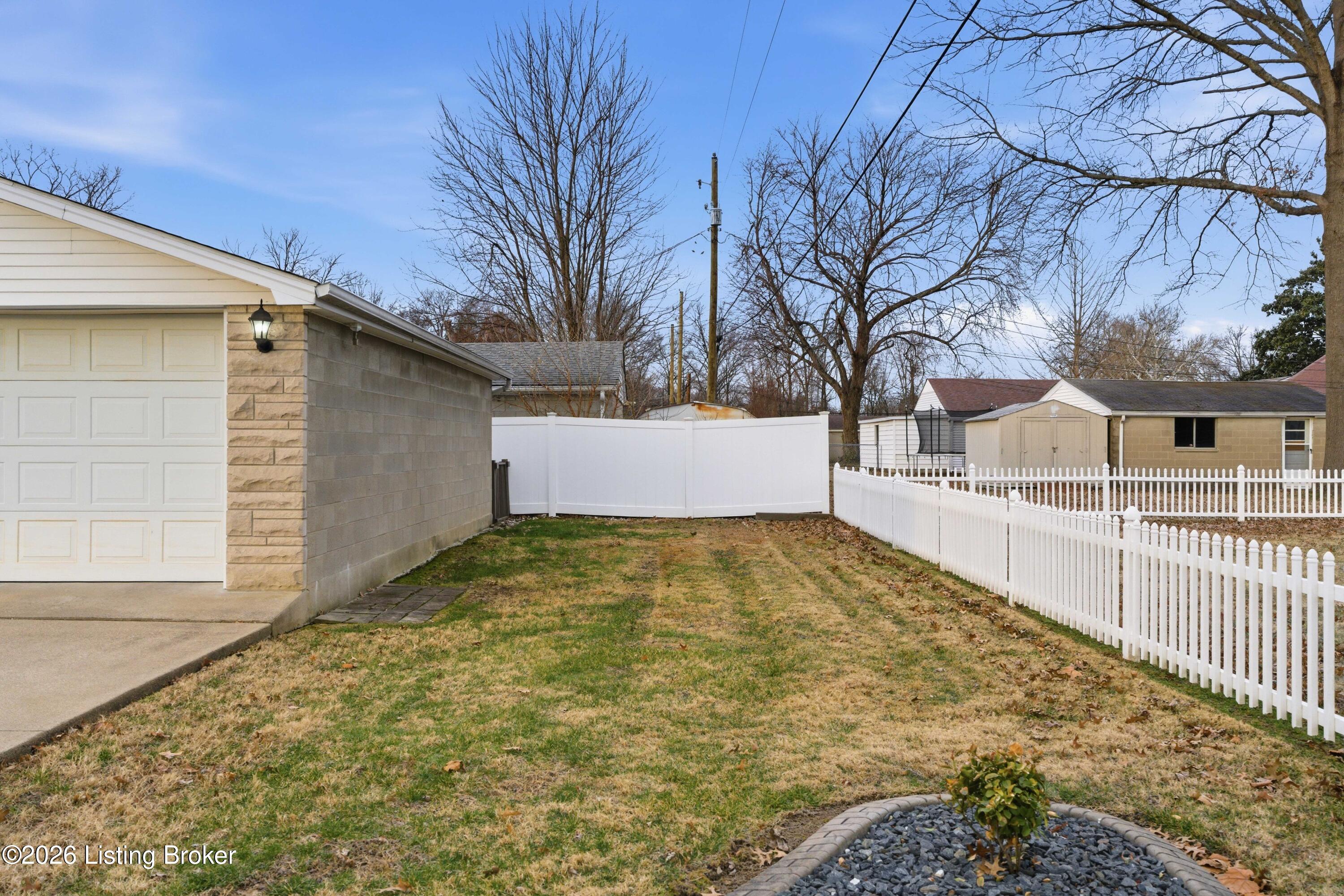2859 Sheldon Road Louisville, KY 40218 - Photo 44 of 44 DSC08985