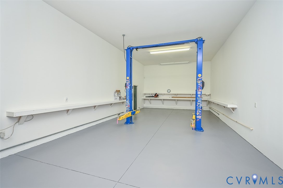 1037 Berryhill Road Henrico, VA 23231 - Photo 22 of 49 RV side of Garage with 10,000 lb lift. 16' x'12' B