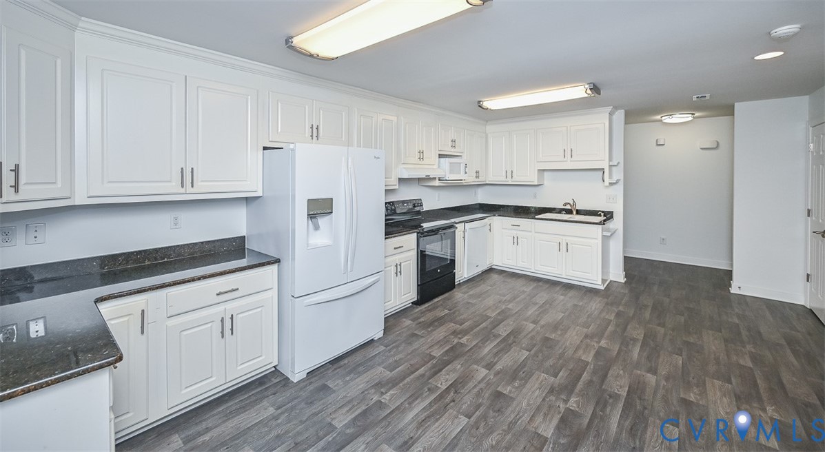 1037 Berryhill Road Henrico, VA 23231 - Photo 3 of 49 Eat-in Kitchen with all appliances included