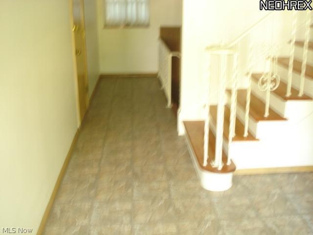 8400 West Moreland Road Cleveland, OH 44129 - Photo 4 of 23 Foyer