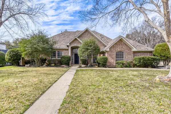 $635,000 | 27 Wellington Oaks Circle, Denton, TX 76210