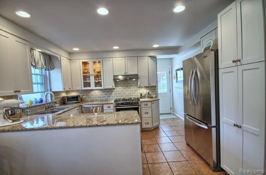1014 Audubon Road Grosse Pointe, MI 48230 - Photo 6 of 27 Kitchen.jpg