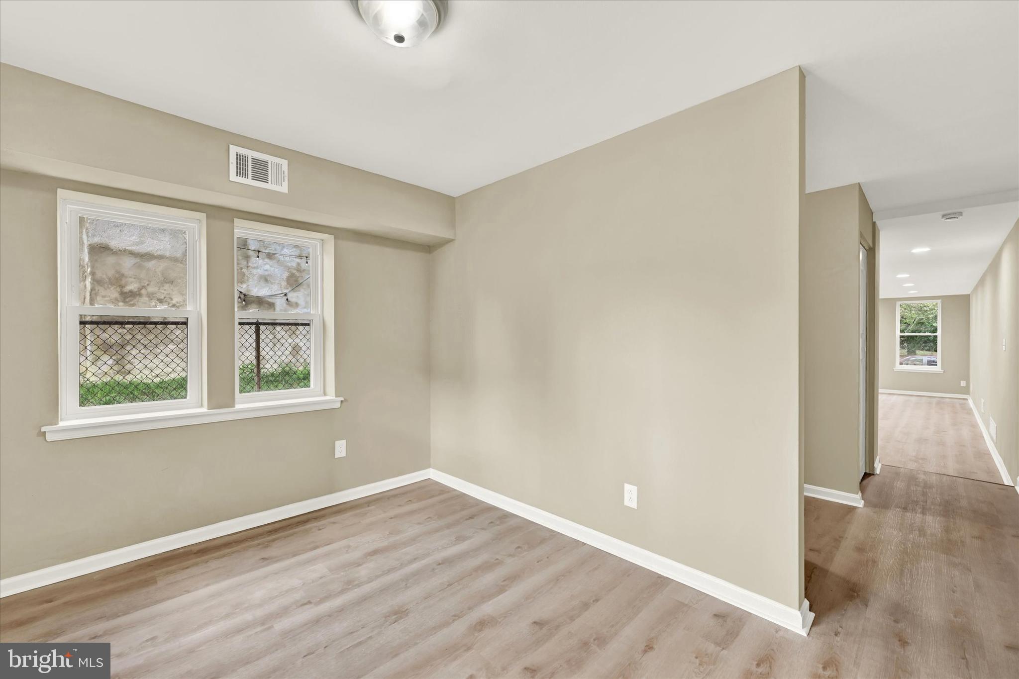 534 South Paca Street Baltimore, MD 21230 - Photo 13 of 30 Living Room