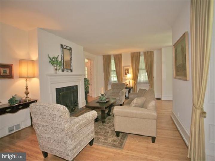 2253 Stahl Road Huntingdon Valley, PA 19006 - Photo 6 of 22 Living Room