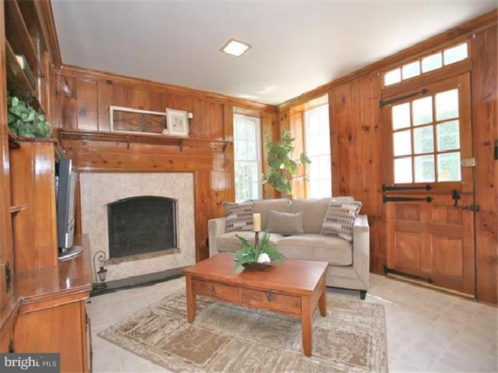 2253 Stahl Road Huntingdon Valley, PA 19006 - Photo 9 of 22 Family Room