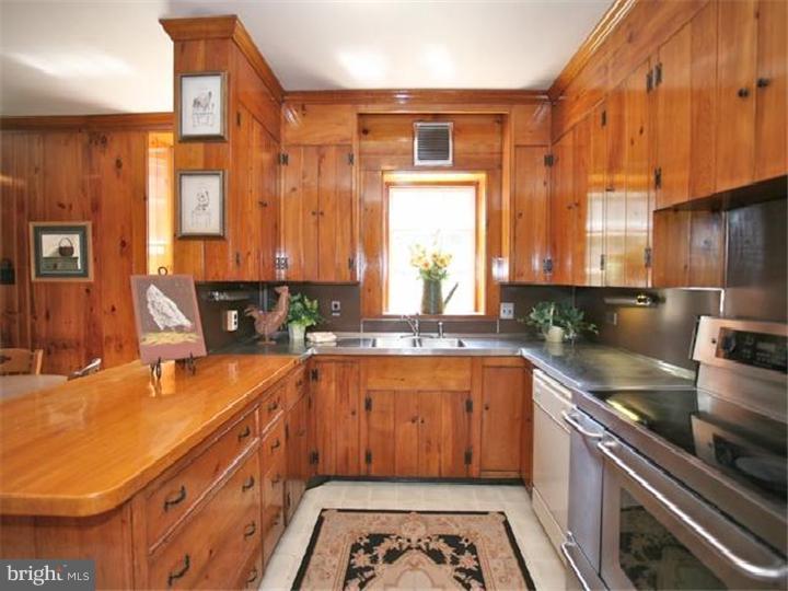 2253 Stahl Road Huntingdon Valley, PA 19006 - Photo 10 of 22 Kitchen