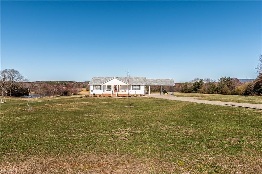 1055 Venable Road Pilot Mountain, NC 27041 - Photo 3 of 28