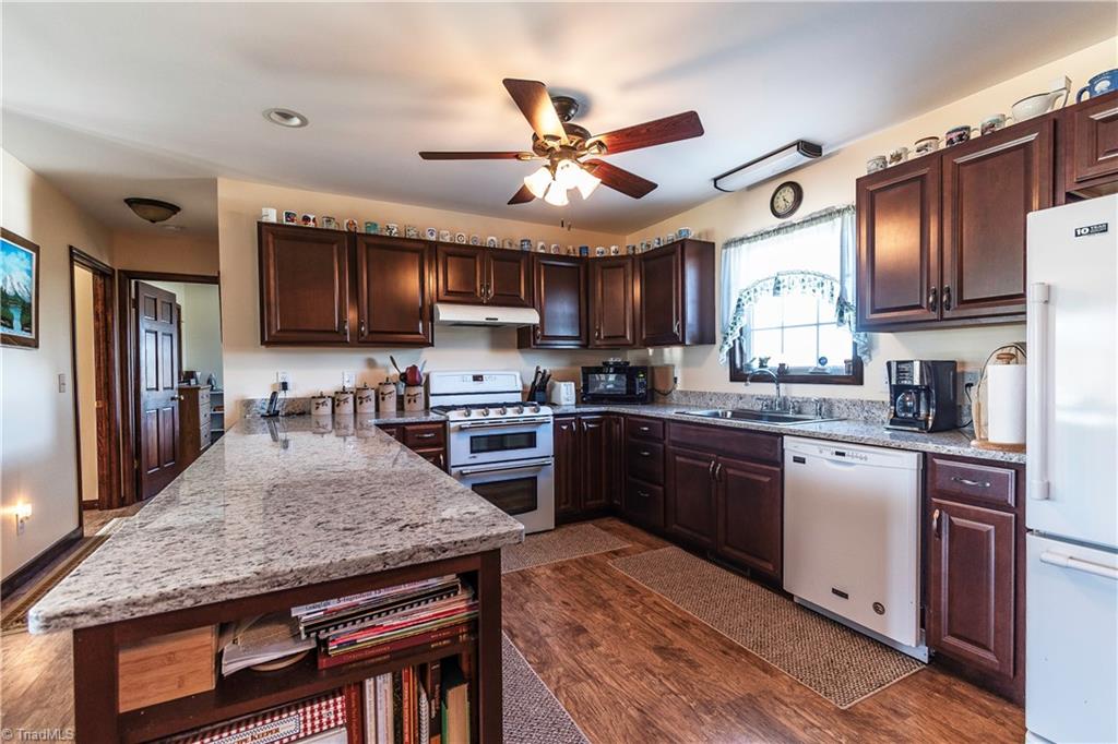 1055 Venable Road Pilot Mountain, NC 27041 - Photo 6 of 28