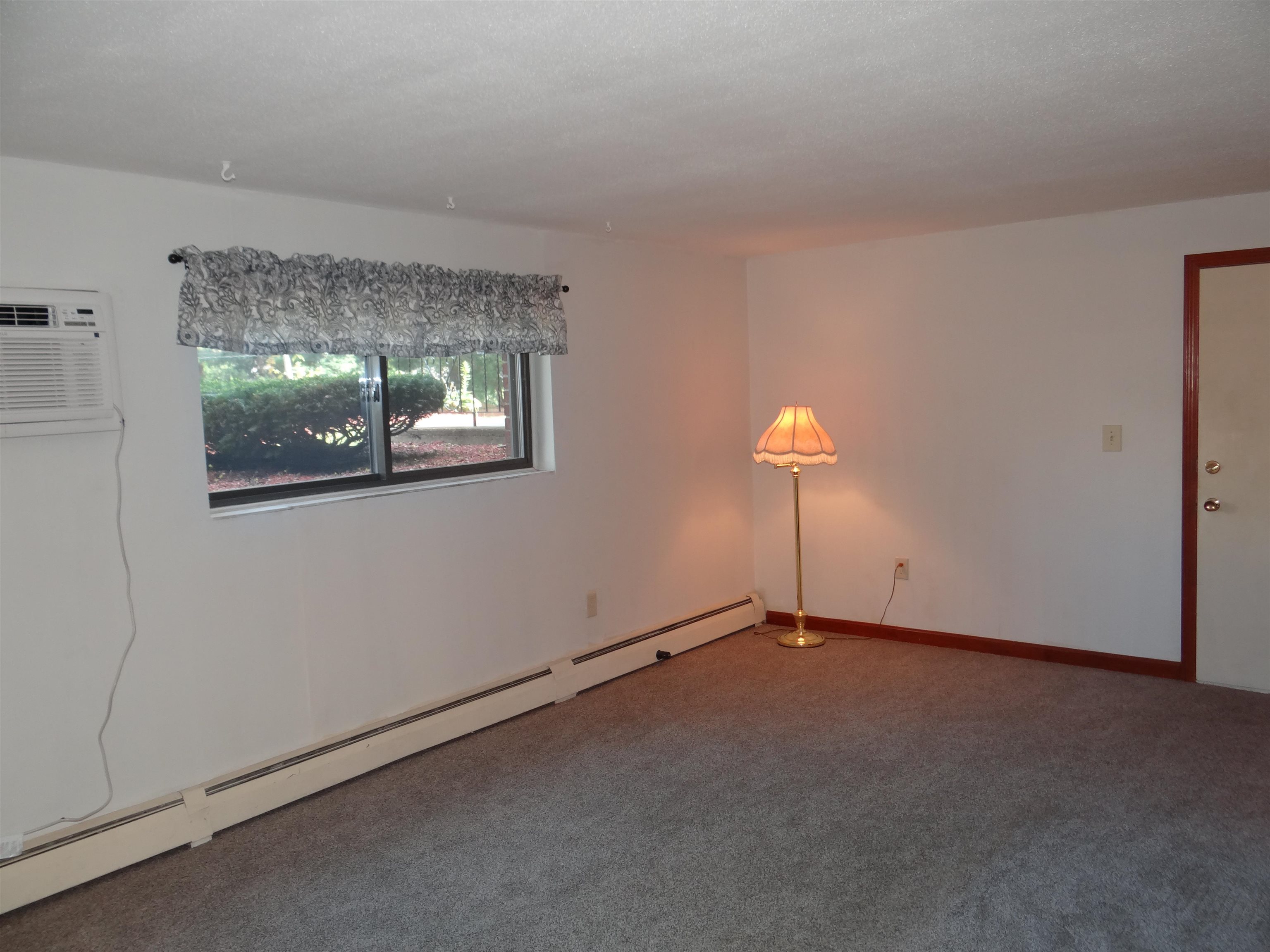 12 L English Village Road, Unit 101 Manchester, NH 03102 - Photo 6 of 13 Gallery Image 6
