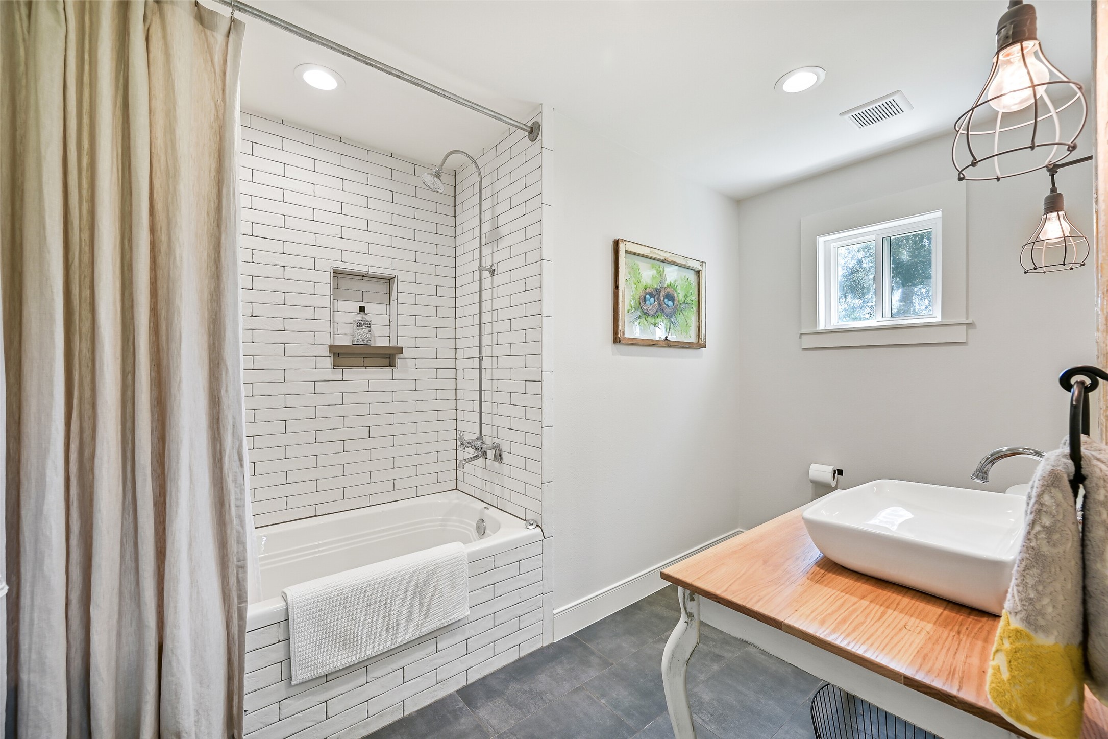 3042 Poskey Road Anahuac, TX 77514 - Photo 21 of 50 a bathroom with a sink and a bathtub