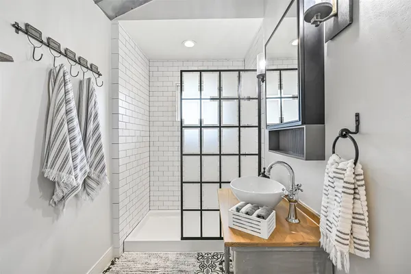 $1,499,900 | 3042 Poskey Road, Anahuac, TX 77514