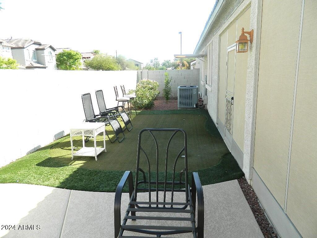 17210 West Elm Street Surprise, AZ 85388 - Photo 5 of 35 putting green