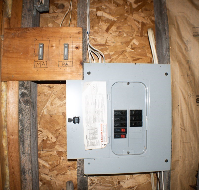 9 Deer Run Path Heath, MA 01346 - Photo 10 of 32 a view of utility room