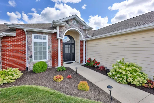 $350,000 | 11305 Nightingale Cove, Roanoke, IN 46783