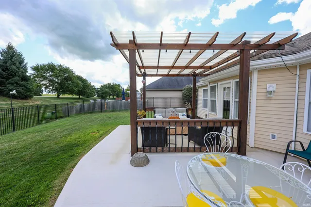 $350,000 | 11305 Nightingale Cove, Roanoke, IN 46783