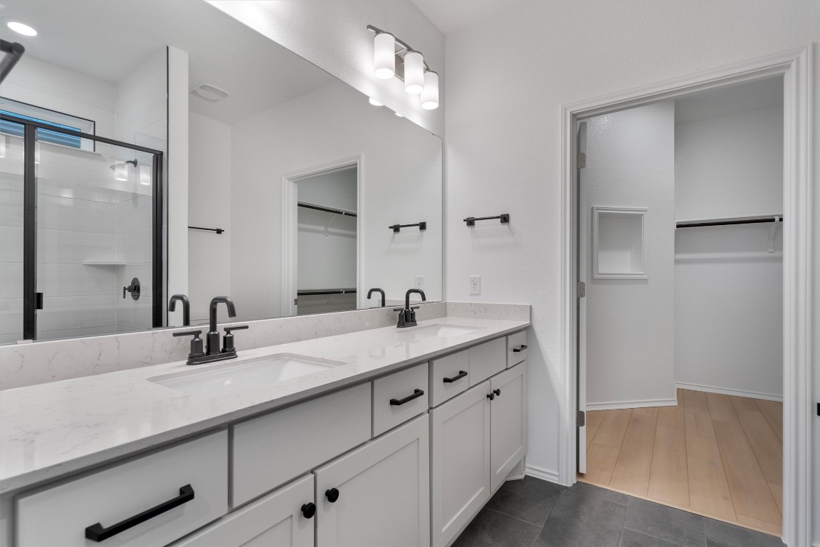 310 Livewater Lane Georgetown, TX 78633 - Photo 20 of 33 a bathroom with a double vanity sink and a mirror