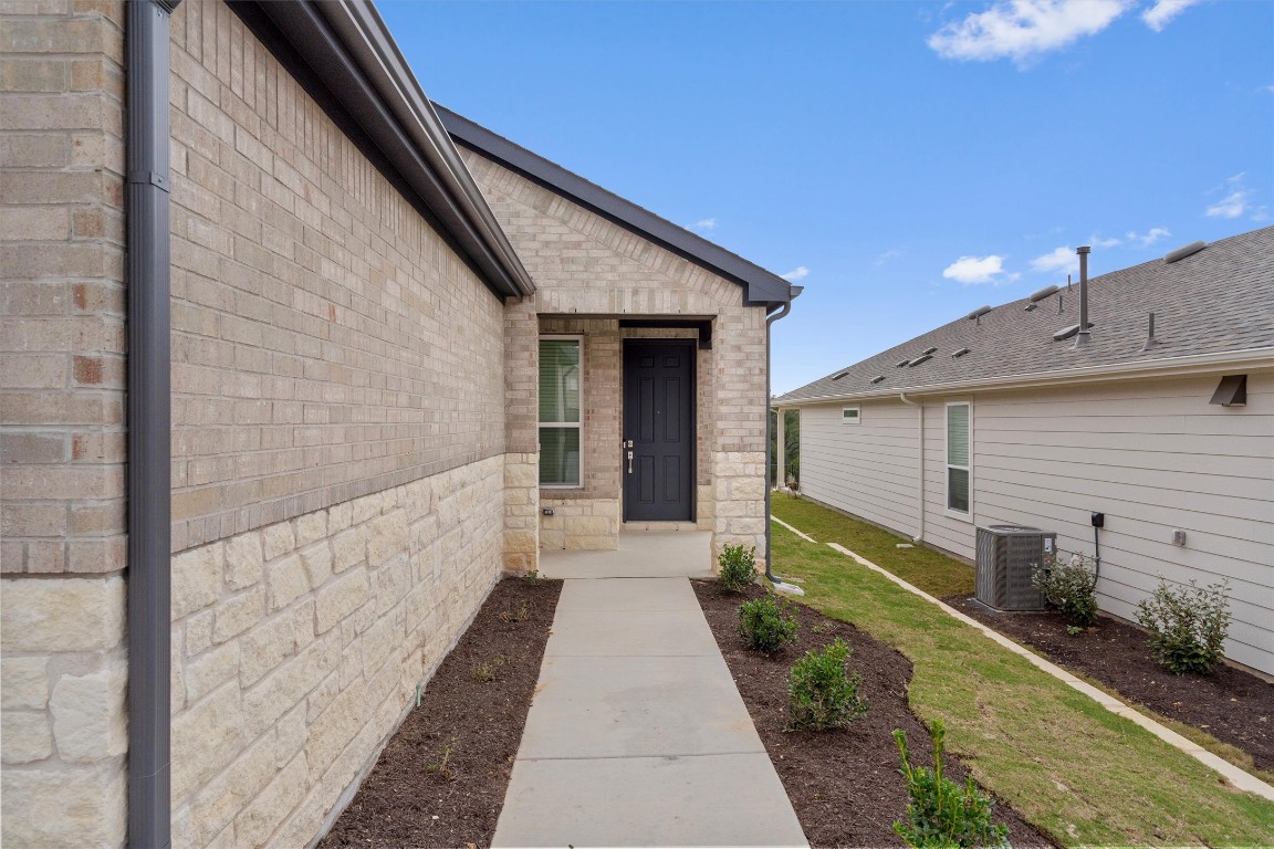 310 Livewater Lane Georgetown, TX 78633 - Photo 5 of 33 a bathroom with a sink and a mirror