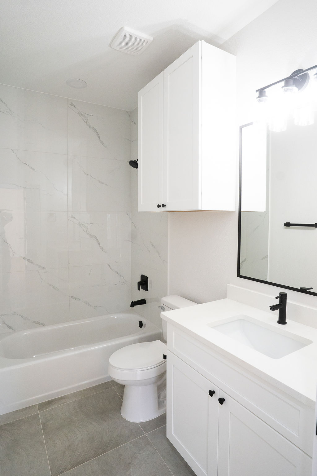 107 Keahi Court Bastrop, TX 78602 - Photo 27 of 28 a bathroom with a sink a toilet and bathtub