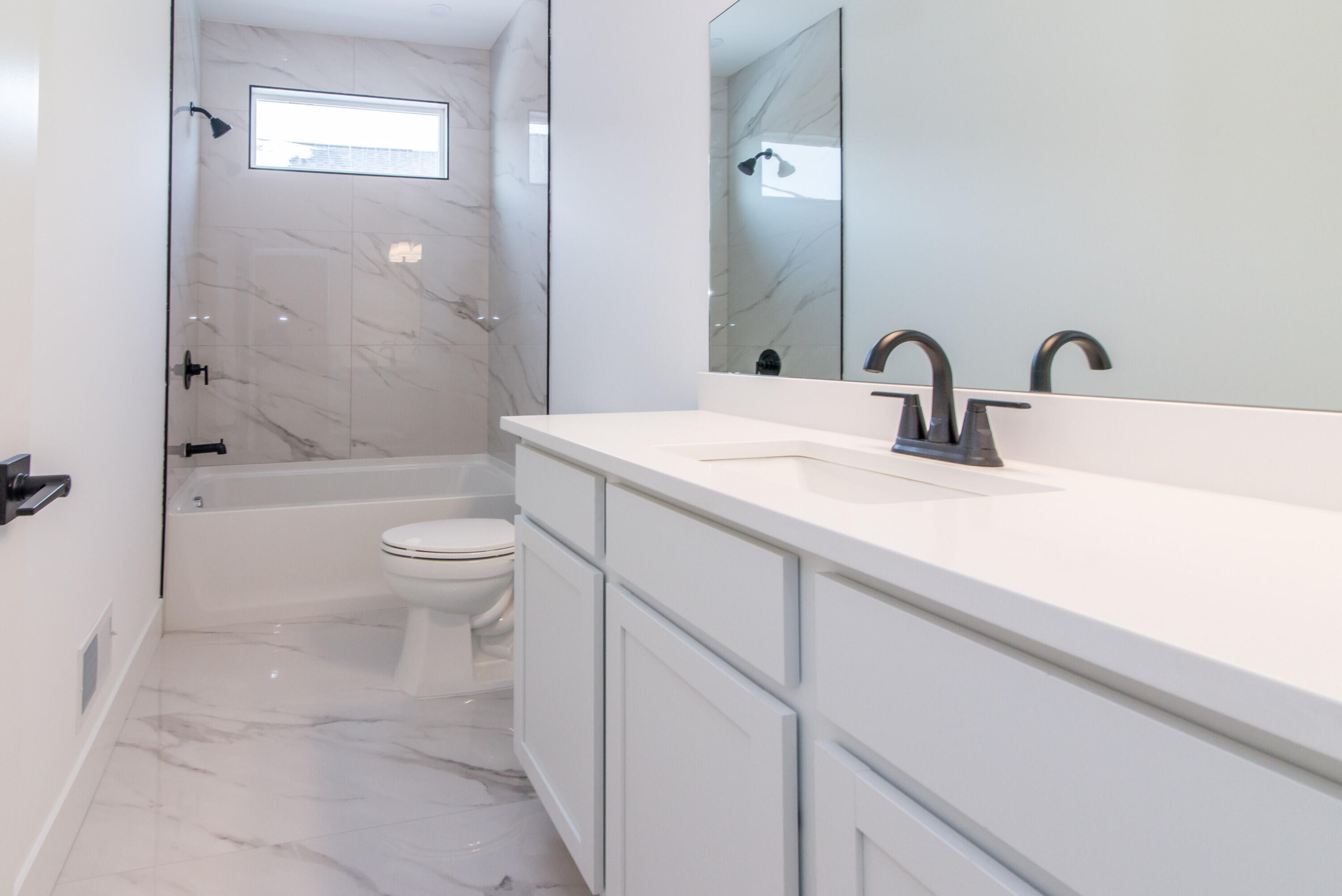19360 Newburgh Road Livonia, MI 48152 - Photo 27 of 41 Main Bathroom