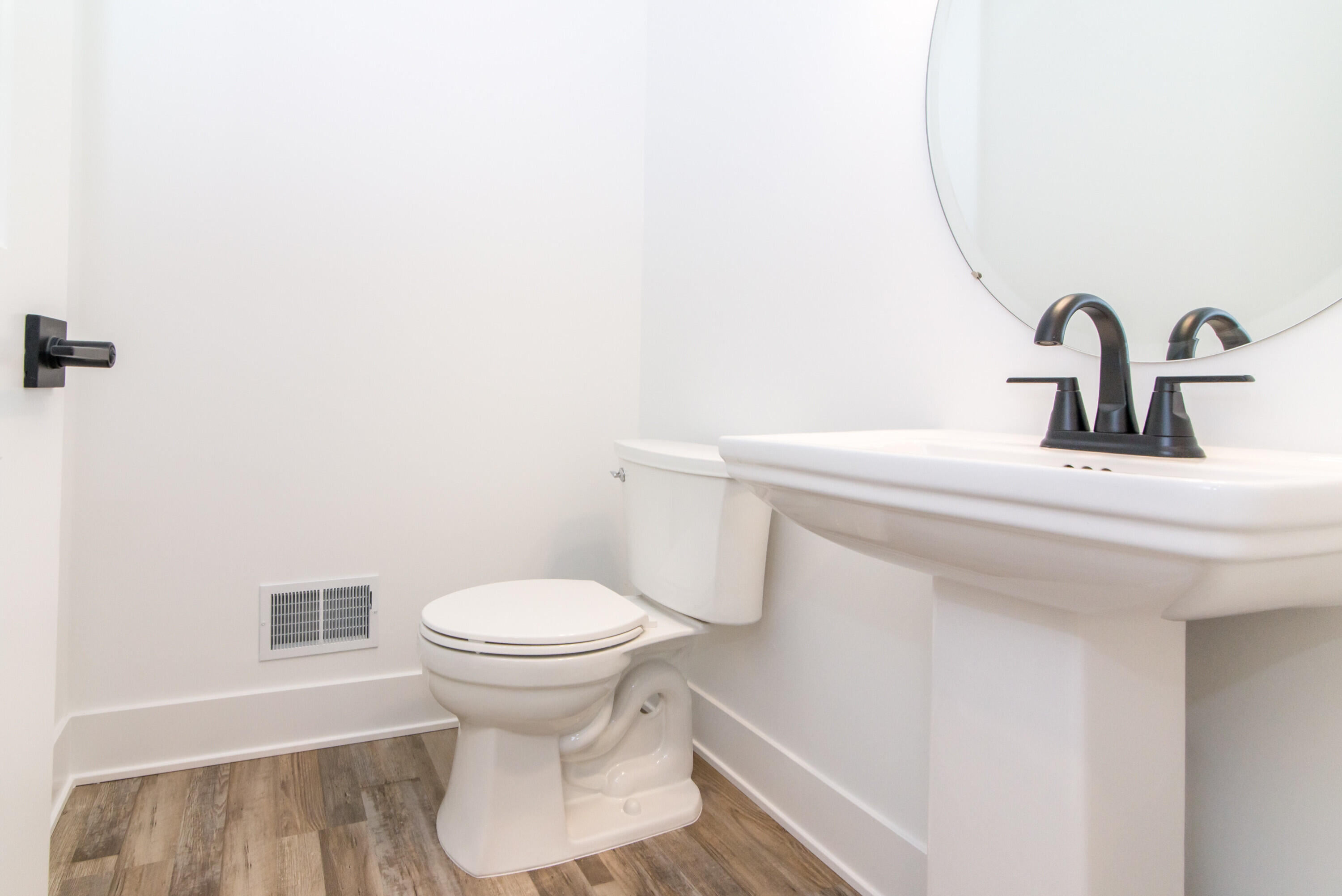 19360 Newburgh Road Livonia, MI 48152 - Photo 29 of 41 Powder Room