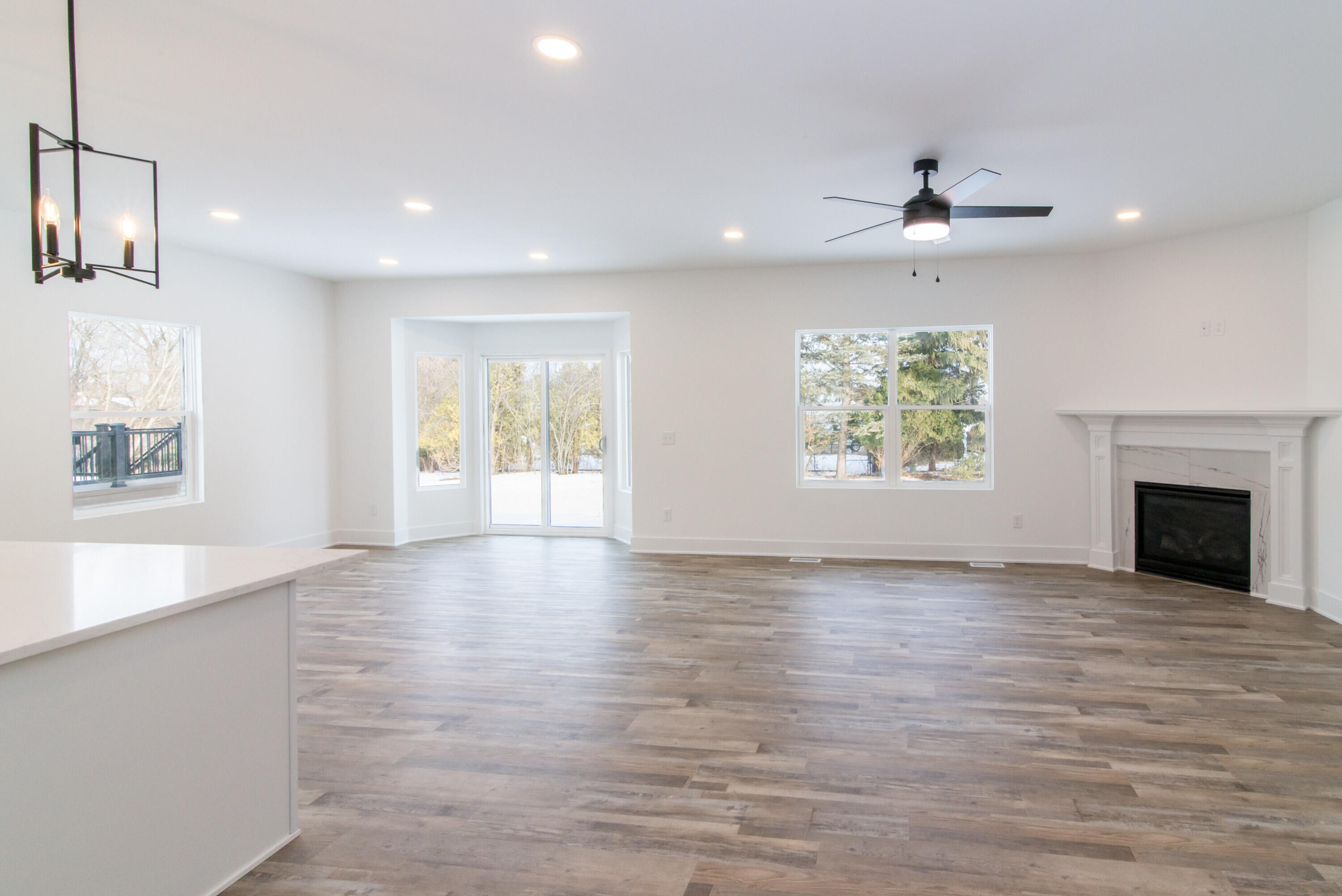 19360 Newburgh Road Livonia, MI 48152 - Photo 4 of 41 Living Room