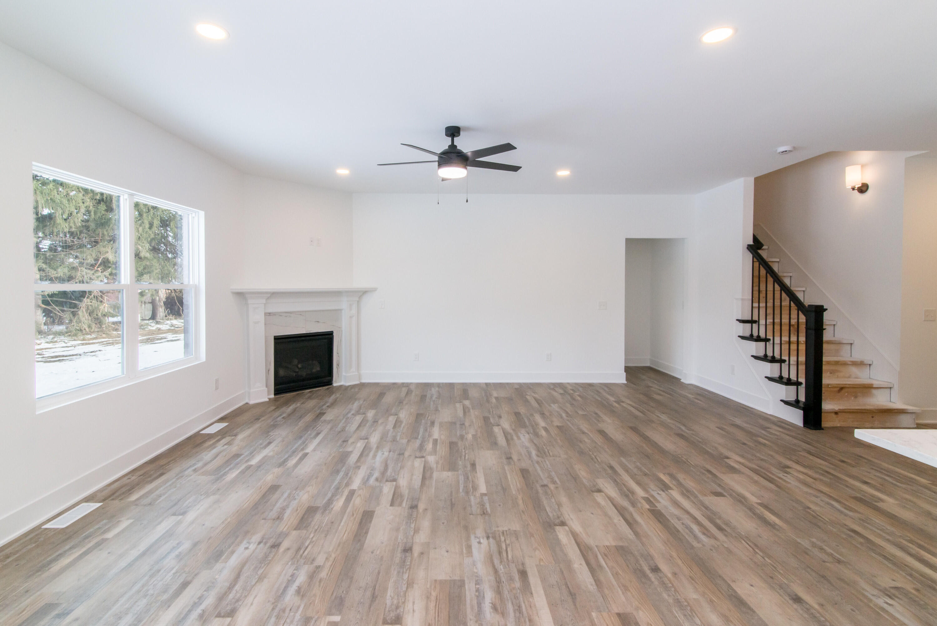 19360 Newburgh Road Livonia, MI 48152 - Photo 6 of 41 Living Room-2