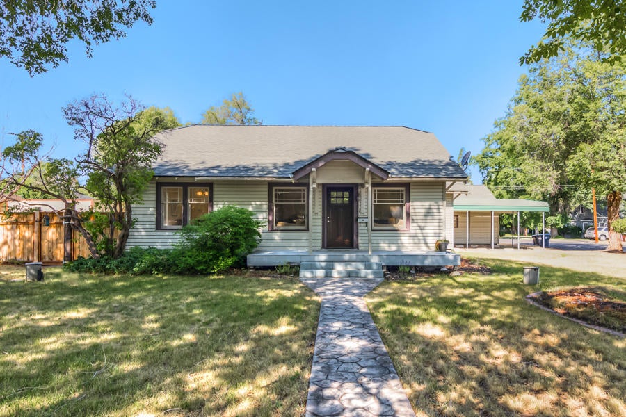 607 Southwest 12th Street Redmond, OR 97756 - Photo 1 of 24 12th St SW 607 (1 of 24) (2)