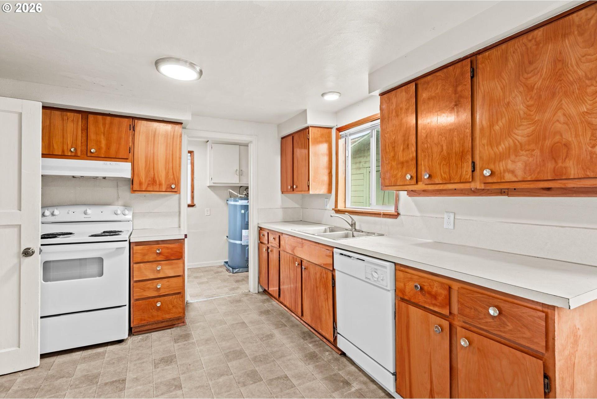 4268 Daisy Street Springfield, OR 97478 - Photo 11 of 29 Gallery Image 11