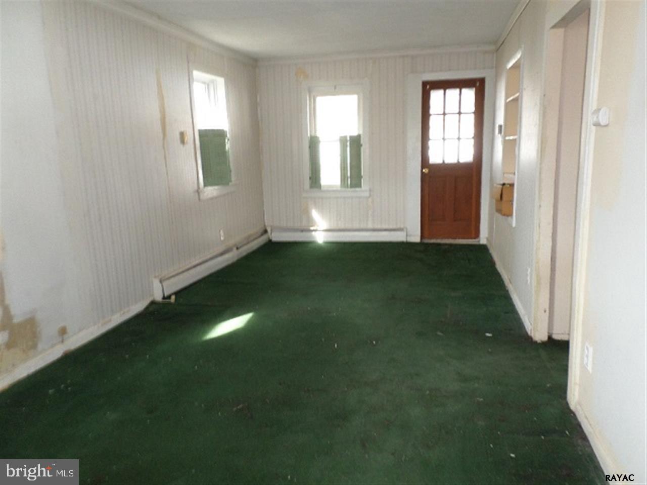 1042 Old Hanover Road Spring Grove, PA 17362 - Photo 4 of 9
