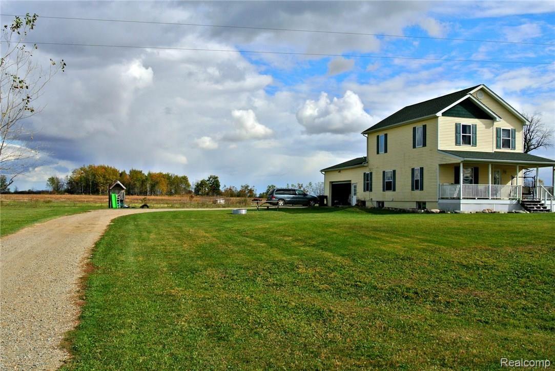 5359 Cade Road Marlette, MI 48453 - Photo 2 of 18 Exterior and Drive.jpg