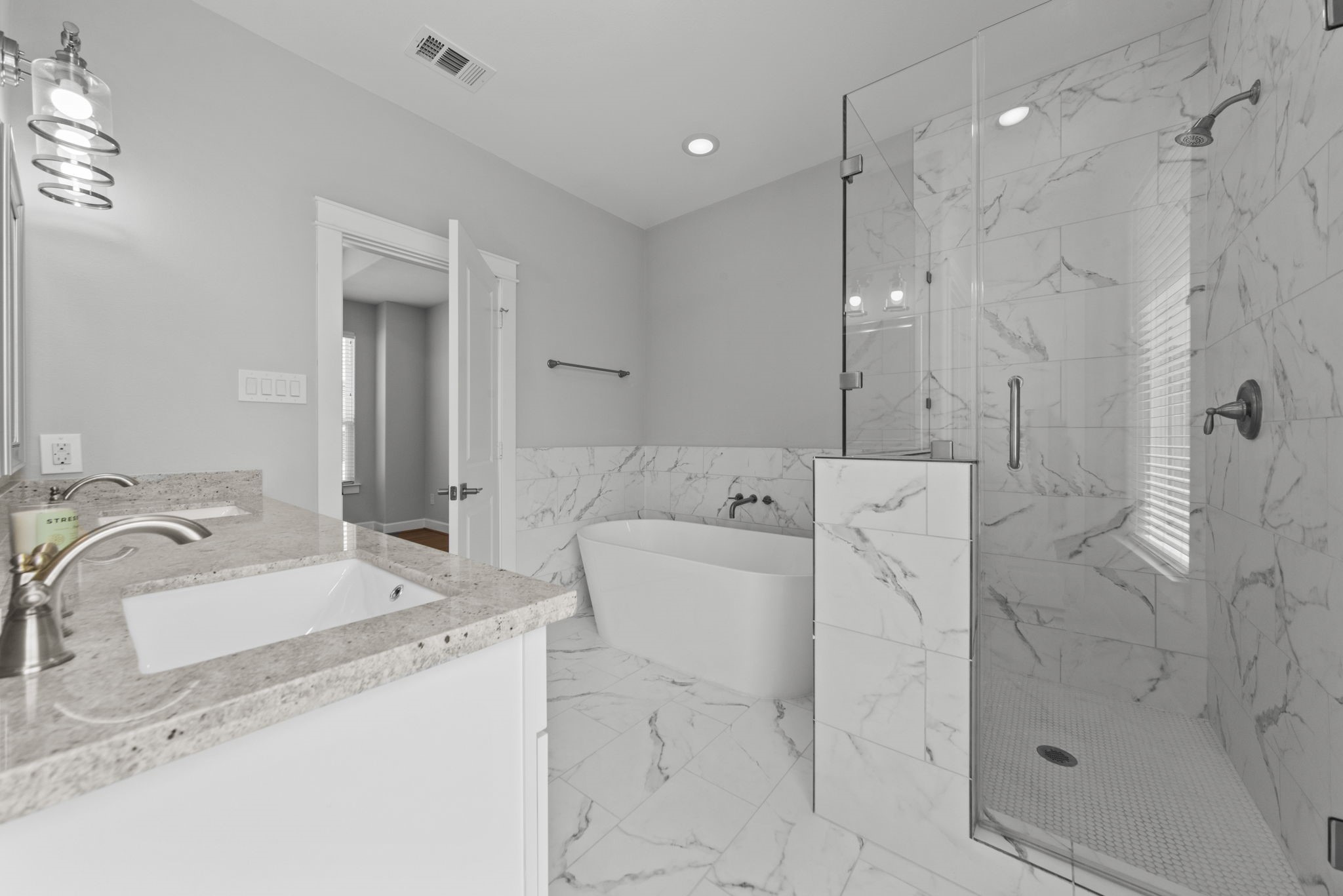 623 Link Road Houston, TX 77009 - Photo 11 of 22 a bathroom with a sink and a mirror