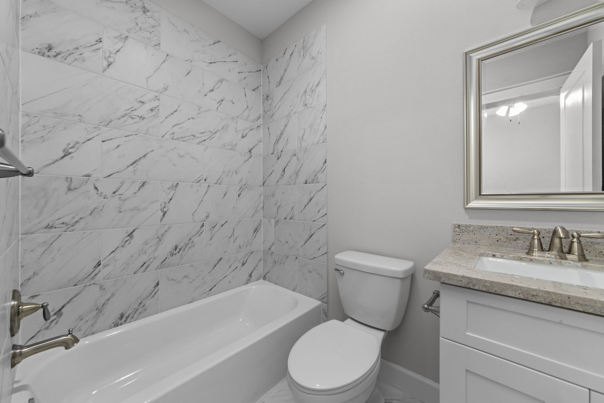 623 Link Road Houston, TX 77009 - Photo 16 of 22 a bathroom with a toilet a sink and bathtub