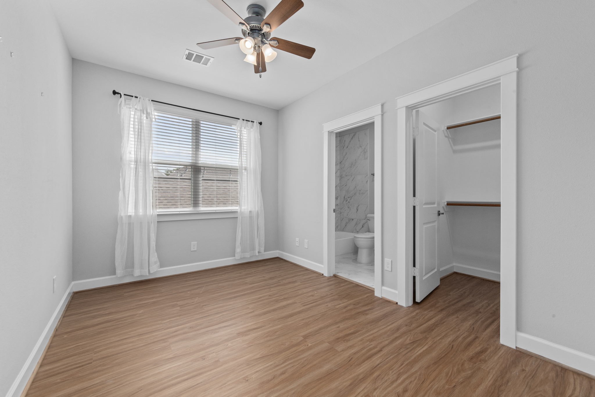 623 Link Road Houston, TX 77009 - Photo 18 of 22 a view of empty room with wooden floor and fan