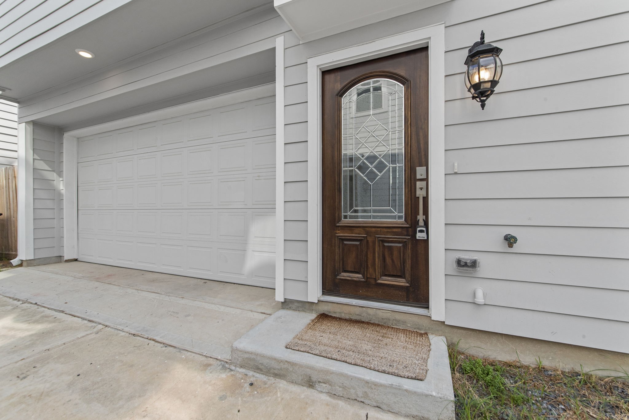 623 Link Road Houston, TX 77009 - Photo 2 of 22 a view of front door