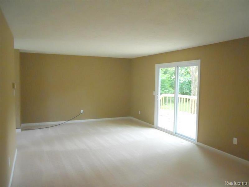 7212 Stonebrook Road West Bloomfield, MI 48322 - Photo 2 of 20 Stonebrook 001.jpg