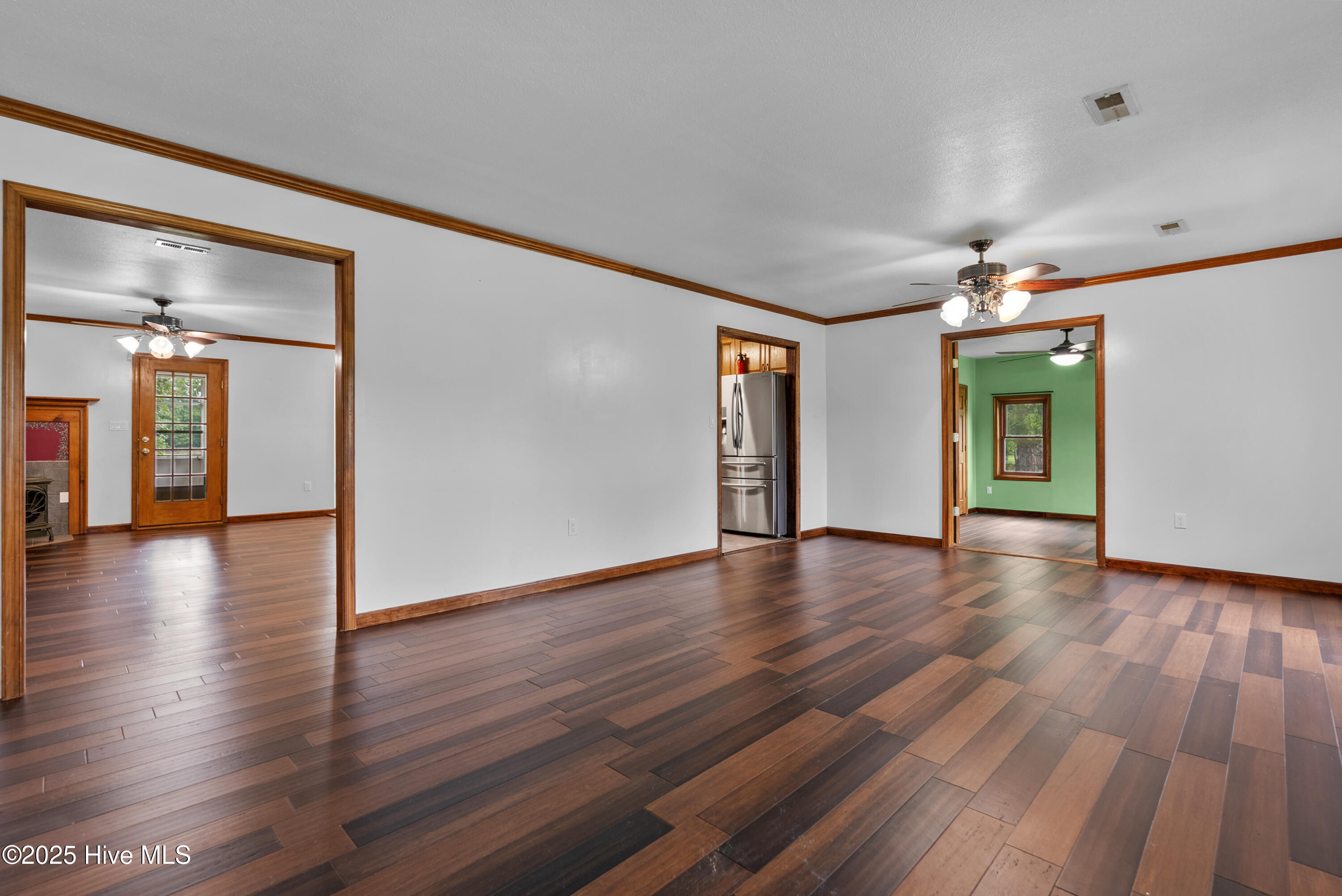 1430 Middle Swamp Road Corapeake, NC 27926 - Photo 12 of 40 Livingroom