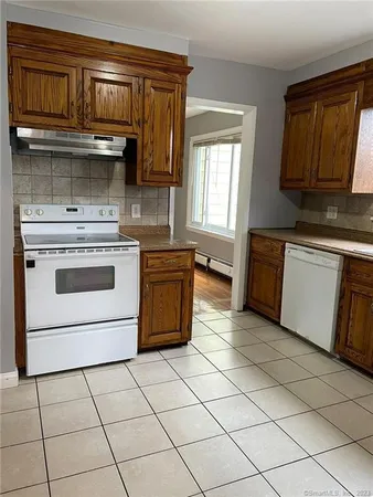 $2,275 | 30 Tremont Avenue, Unit 1, Bridgeport, CT 06606