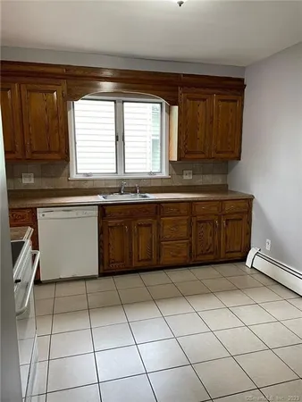 $2,275 | 30 Tremont Avenue, Unit 1, Bridgeport, CT 06606