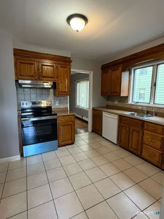 $2,275 | 30 Tremont Avenue, Unit 1, Bridgeport, CT 06606