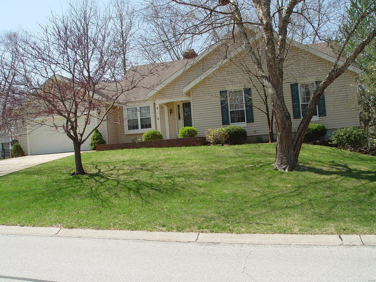 4 Connemara Road St. Peters, MO 63376 - Photo 2 of 12