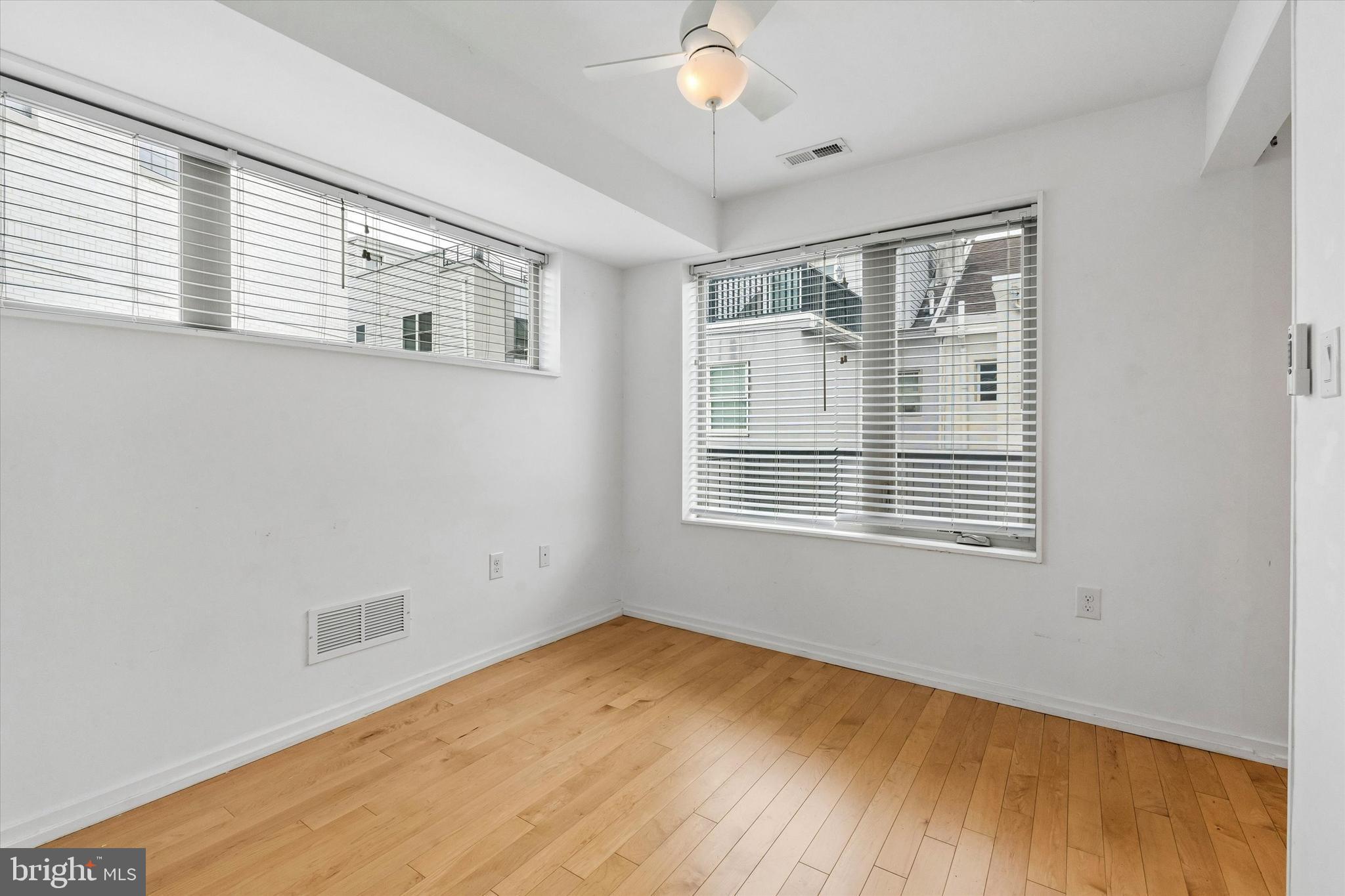 936 North Leithgow Street Philadelphia, PA 19123 - Photo 14 of 40 a view of an empty room with a window