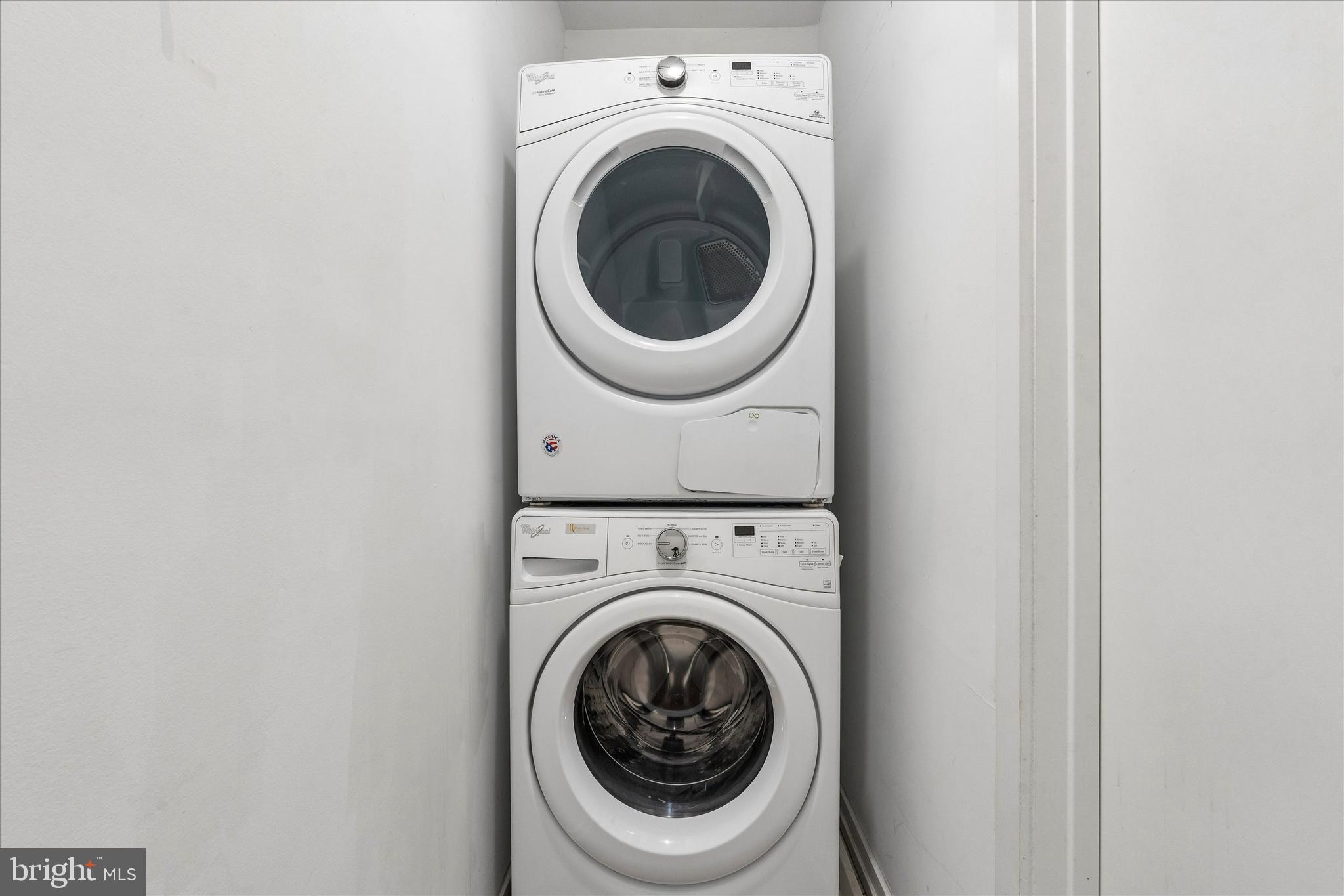936 North Leithgow Street Philadelphia, PA 19123 - Photo 34 of 40 a utility room with dryer and washer