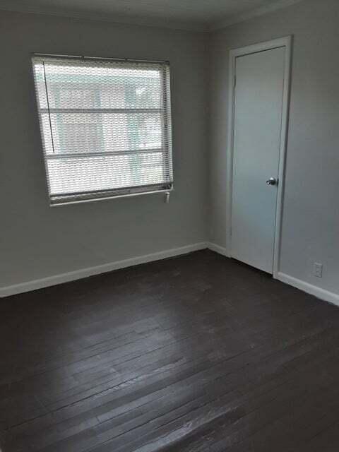 1340 West 33rd Street Riviera Beach, FL 33404 - Photo 9 of 11 an empty room with a window