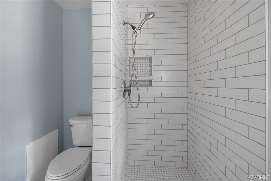 3810 Strawhill Road Richmond, VA 23231 - Photo 15 of 24 Ensuite Primary Bathroom