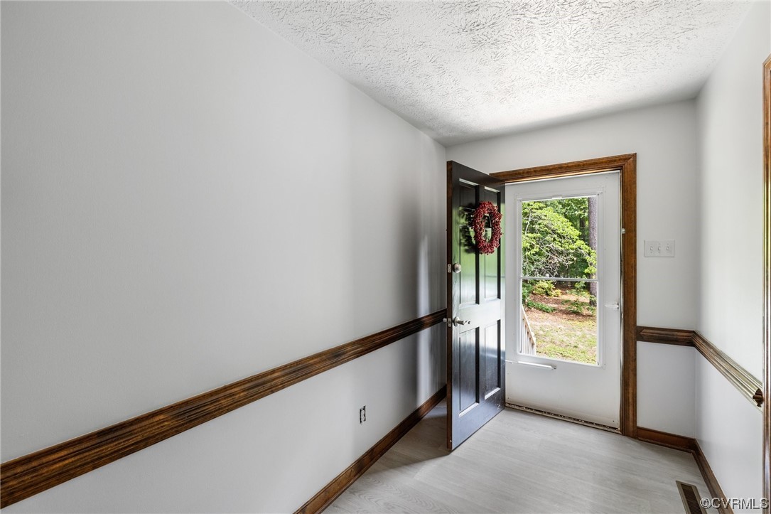 3810 Strawhill Road Richmond, VA 23231 - Photo 3 of 24 Gallery Image 3
