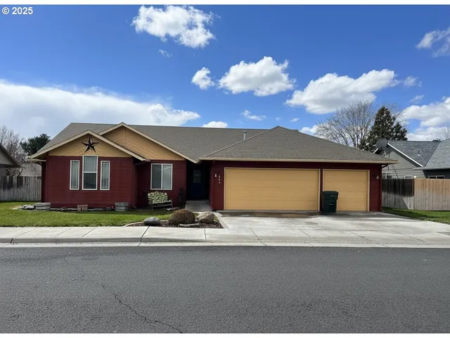 a house view with a outdoor space
