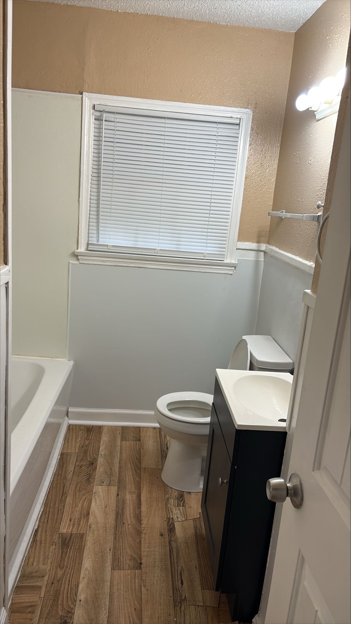 4723 Eppes Street Houston, TX 77021 - Photo 15 of 15 Bath